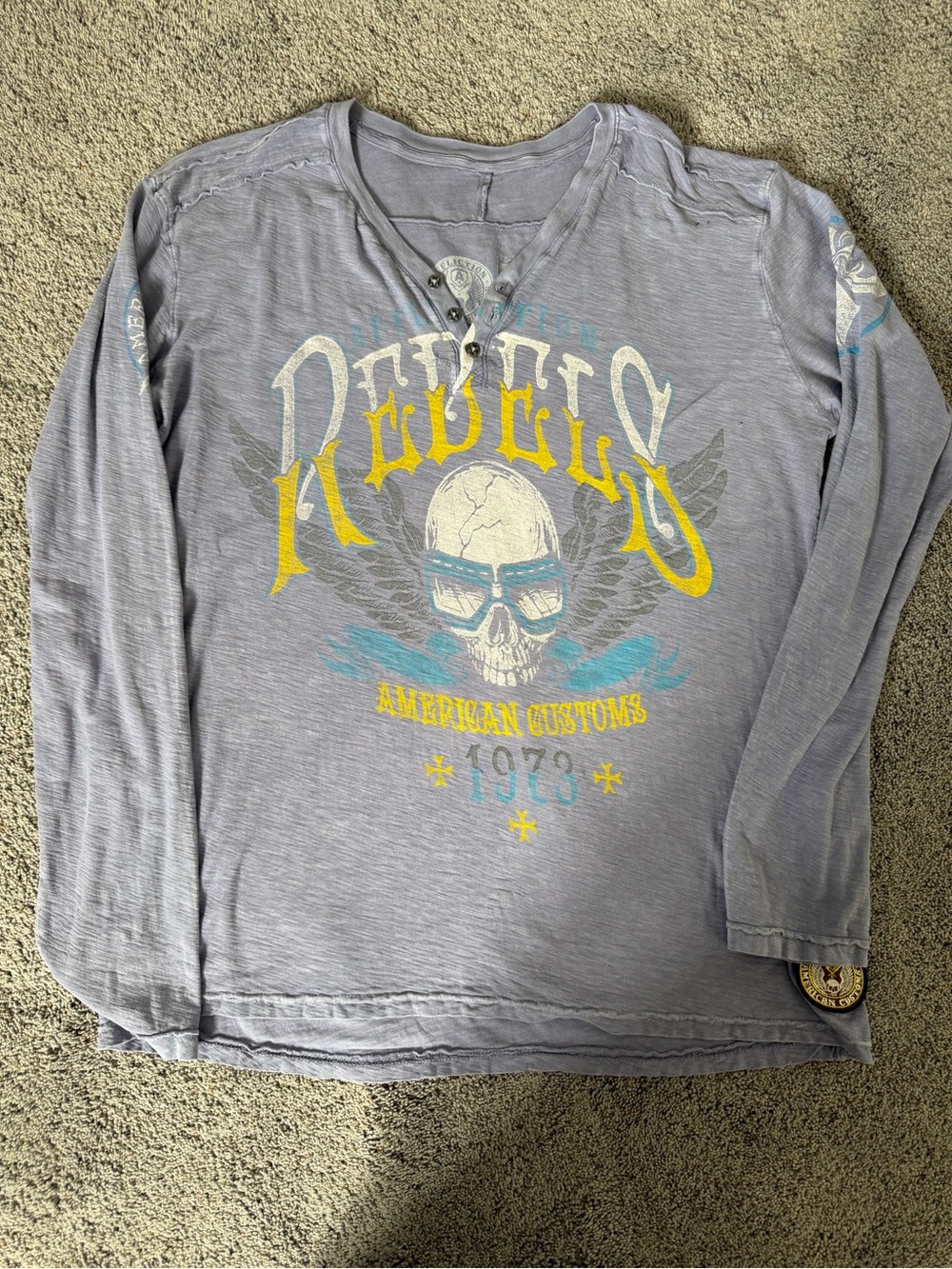Men’s Affliction Rebel Skull Graphic Long-Sleeve Henley Shirt